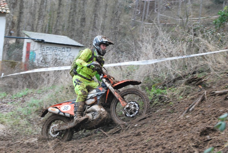 La lluvia y el barro aumentaron el espect&aacute;culo en el I Cross Country de Barasoain